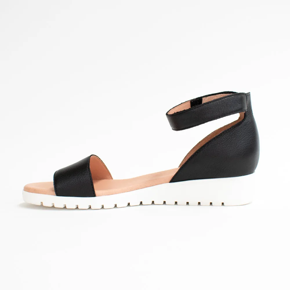 Makally Black