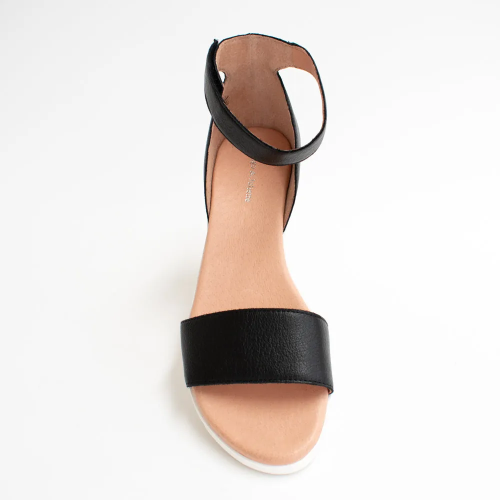Makally Black