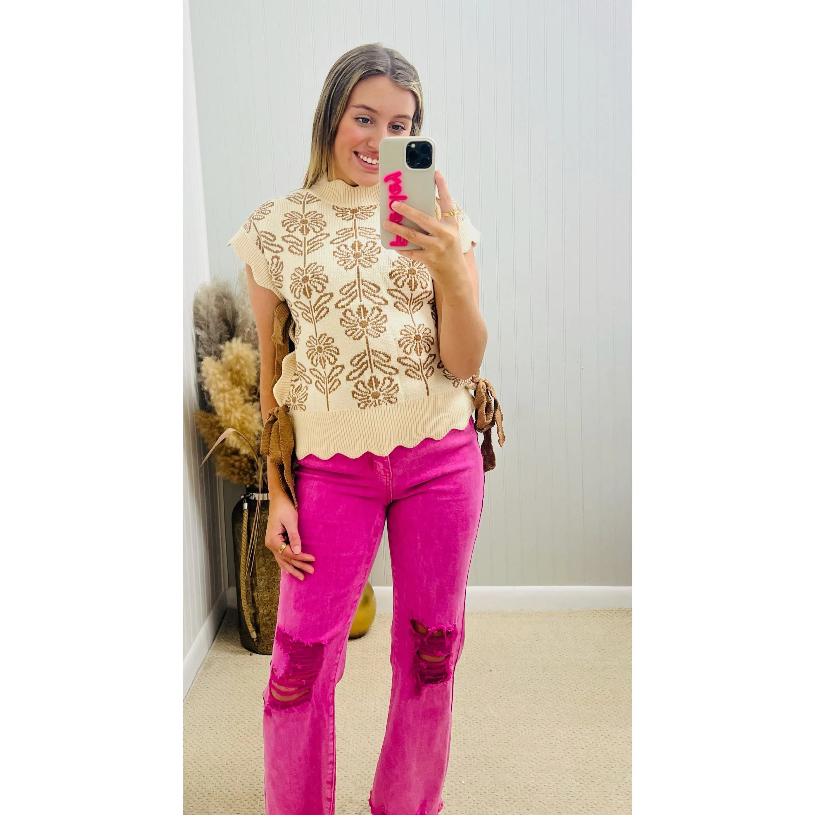 Ribbed Scallop Floral Sweater Vest